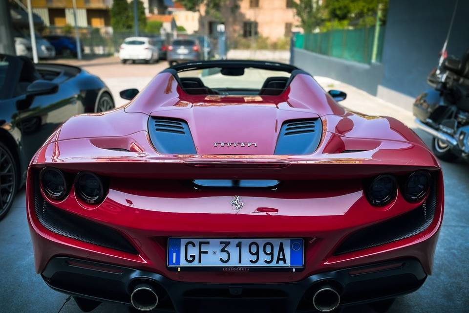 Ferrari F8 Spyder Rosso