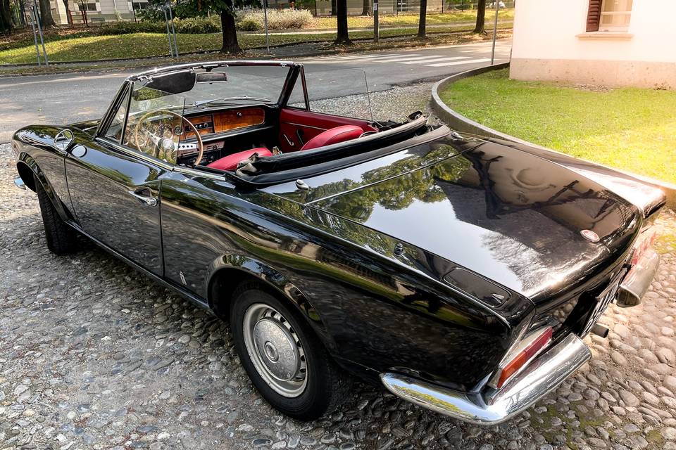 Fiat 124 Spider Nero