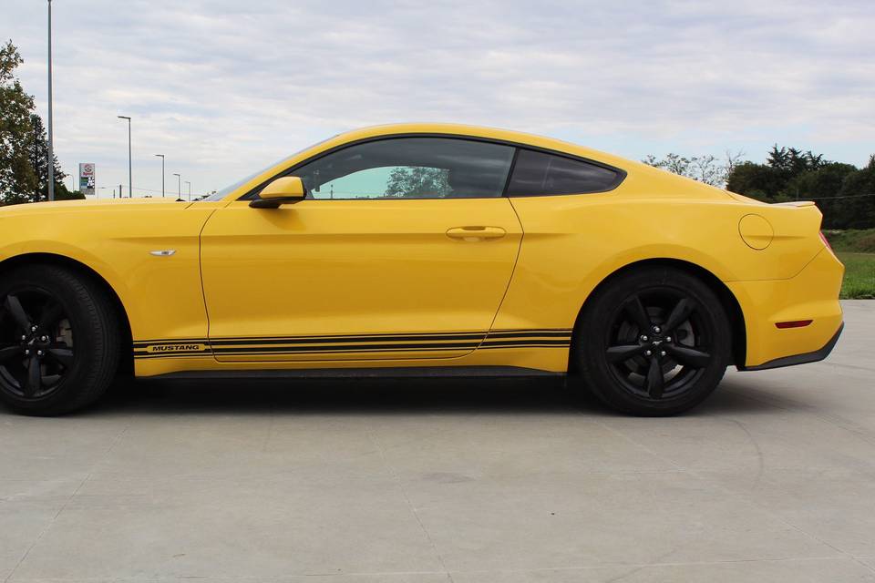 Ford Mustang Giallo