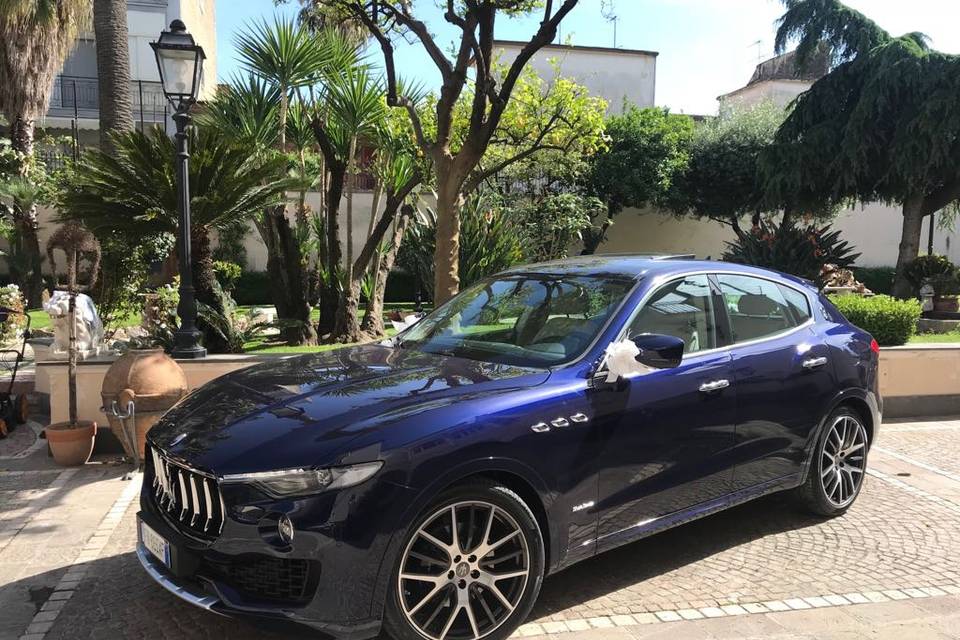 Maserati levante blu