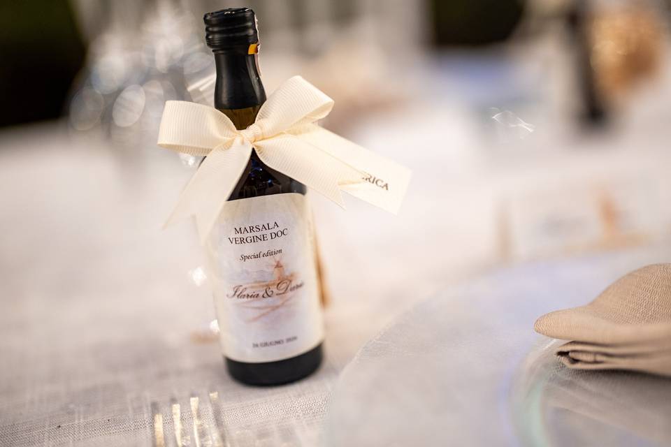 bottiglia di vino decorata