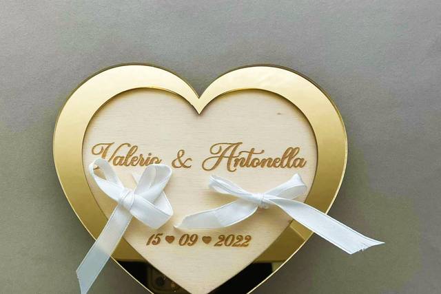 Portafedi in legno e plex oro