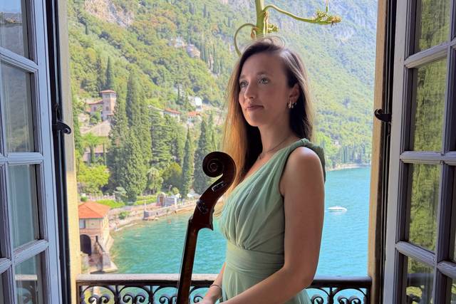 Classic cello in Varenna
