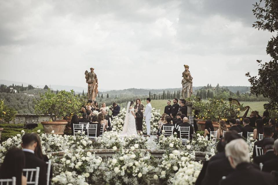 Fiori, statue e storia
