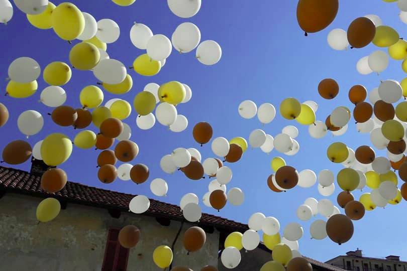 Volo di 500 palloncini