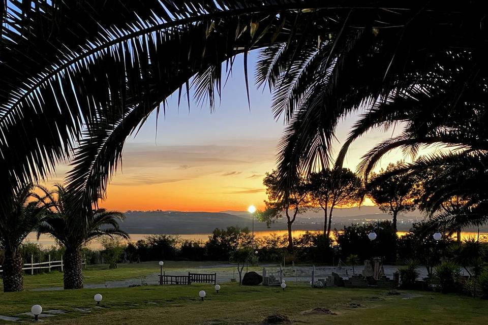 TRAMONTO, GIARDINO VISTA LAGO