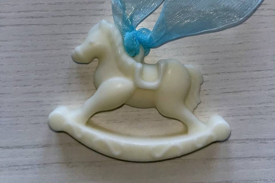 Cavallo a dondolo in cera