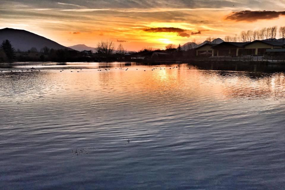 Il lago al tramonto