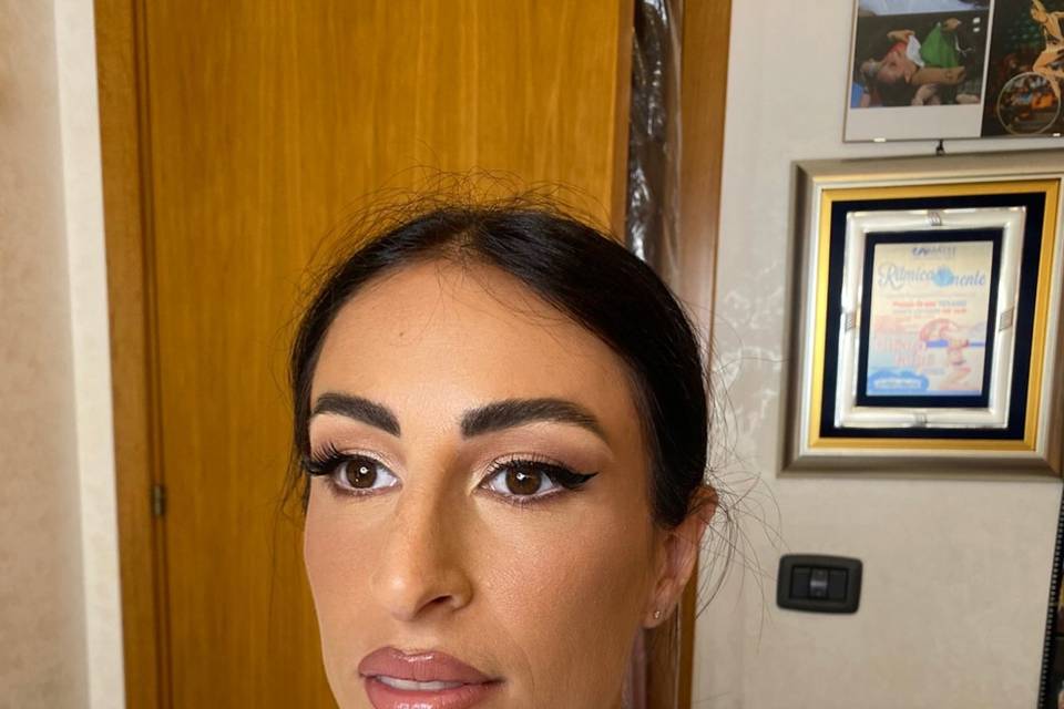 Eye-liner bride