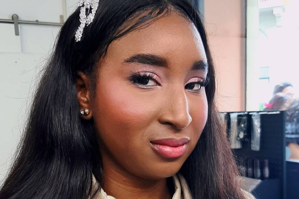 Make up luminoso su pelle scur