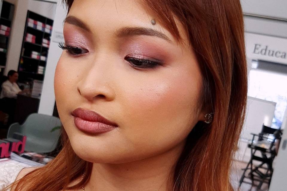 Make up su viso asiatico