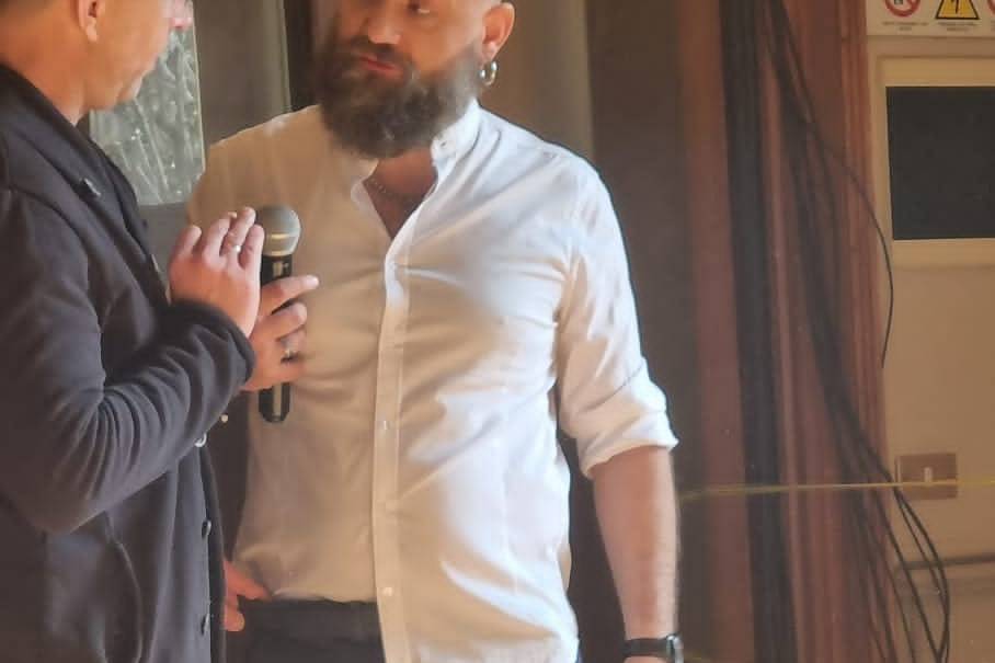 Si canta e si sfila
