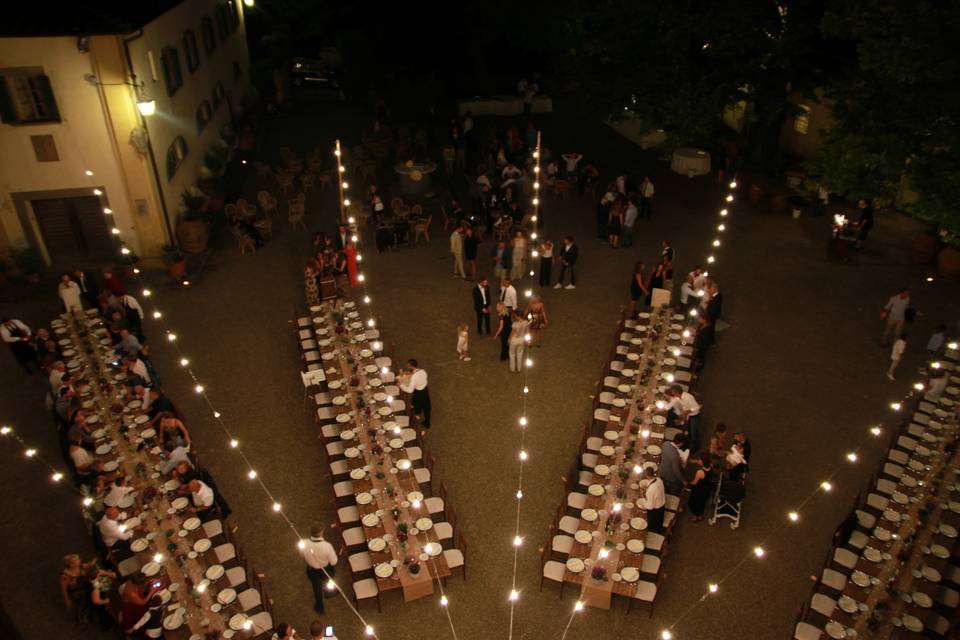 Cena nella Corte della Villa