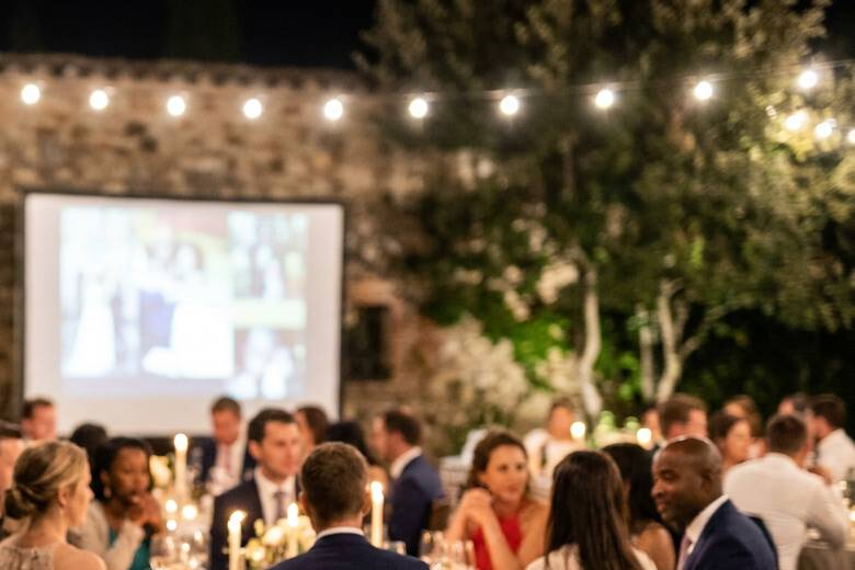 Le foto proiettate a cena