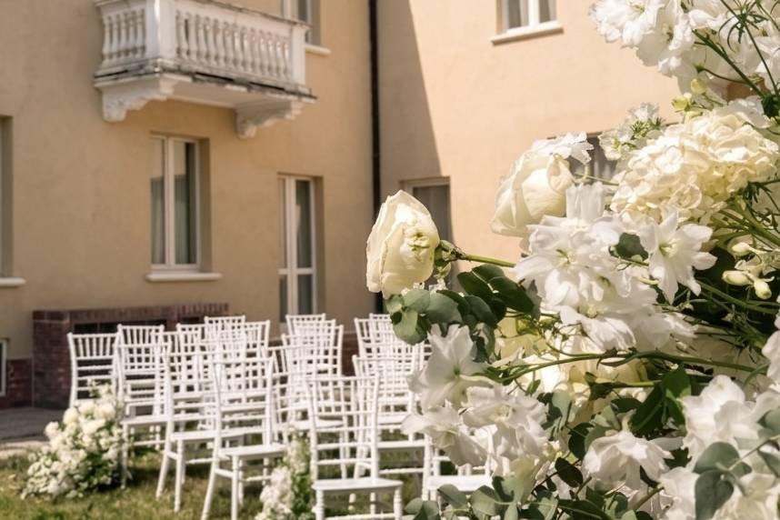 Rito simbolico nel cortile