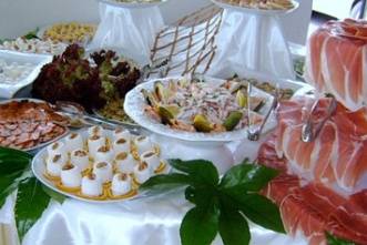 Buffet di affettati e spuntini salati