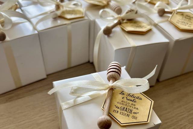 Miele + confetti + tag + sparg
