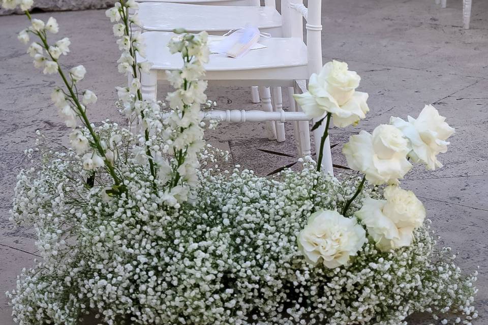 Allestimento_fiorito_gypsophila_rose_bianche