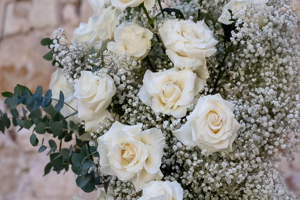 Composizione_rose_bianche_garofano