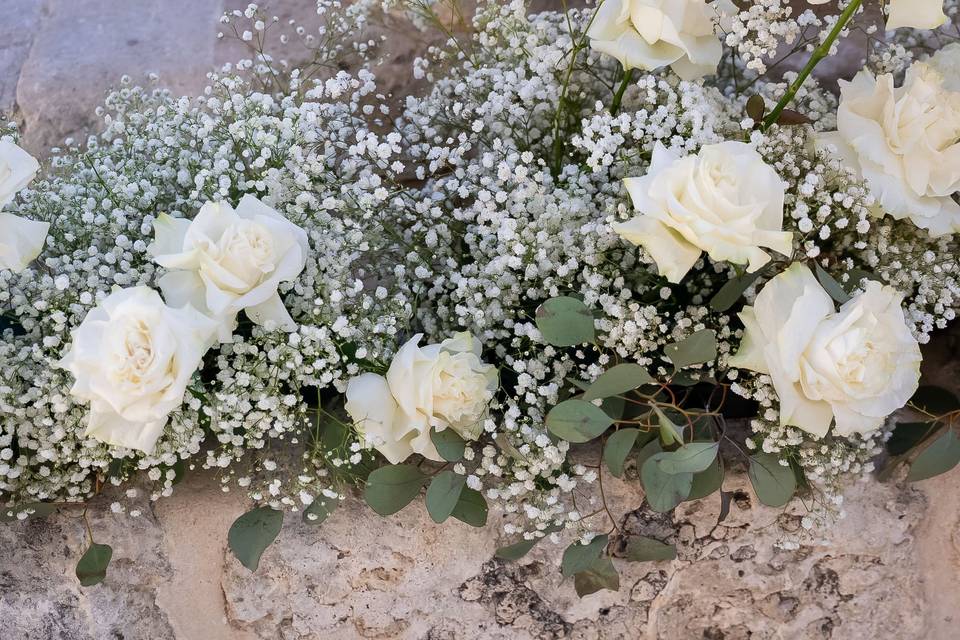 Composizione_rose_bianche_gipsofila