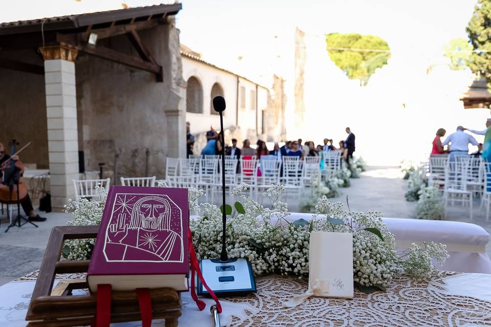 Decorazione_fiorita_altare_esterno