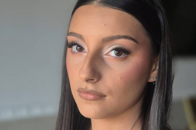 Mihaela Miron – Make-up Artist