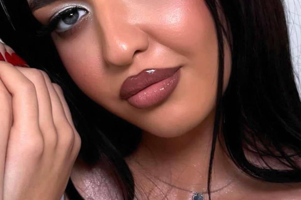 Mihaela Miron – Make-up Artist
