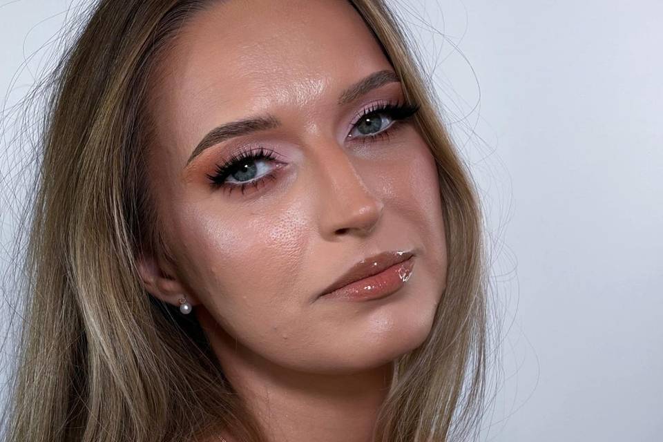 Mihaela Miron – Make-up Artist