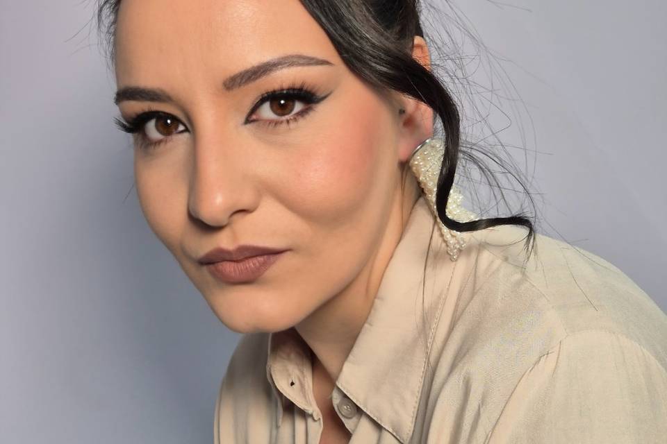 Mihaela Miron – Make-up Artist
