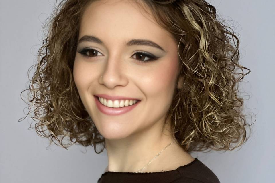 Mihaela Miron – Make-up Artist