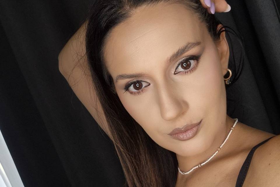 Mihaela Miron – Make-up Artist