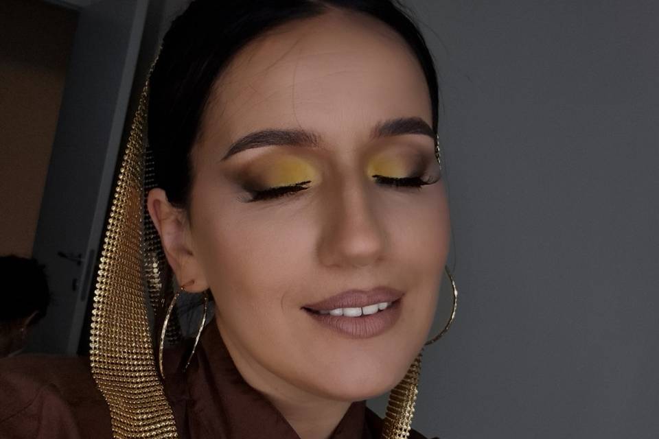 Mihaela Miron – Make-up Artist
