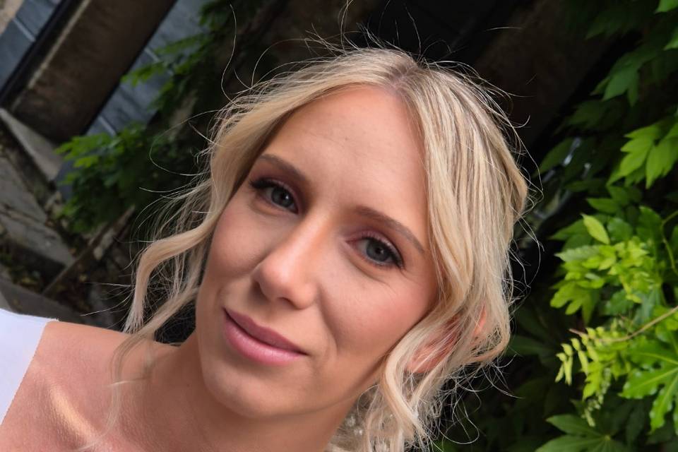 Mihaela Miron – Make-up Artist