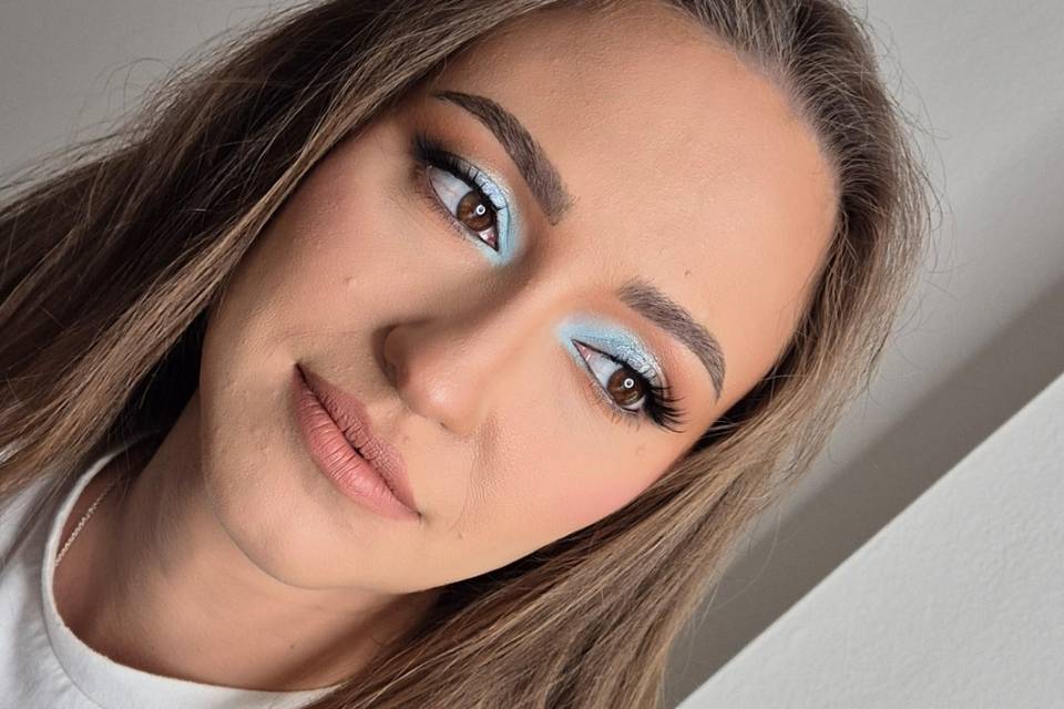 Mihaela Miron – Make-up Artist