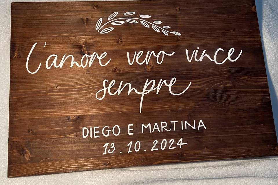 Welcome board in legno