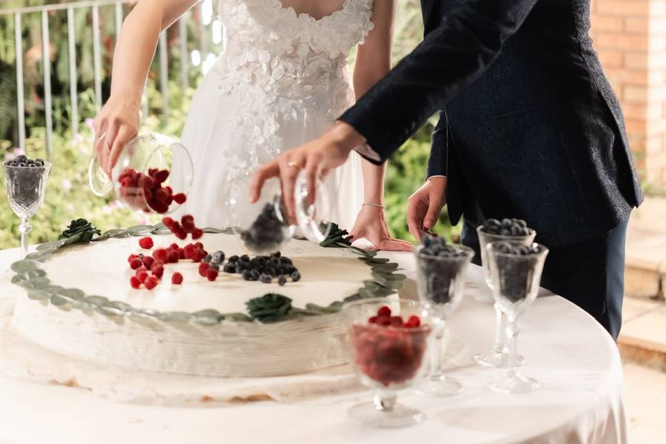 Live Wedding Cake Decorating