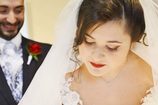 Trucco sposa con labbra rosse