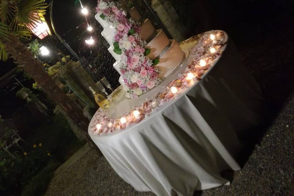 Allestimento torta nuziale