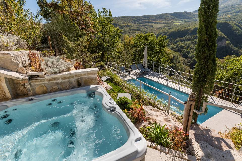 PISCINA E JACUZZI