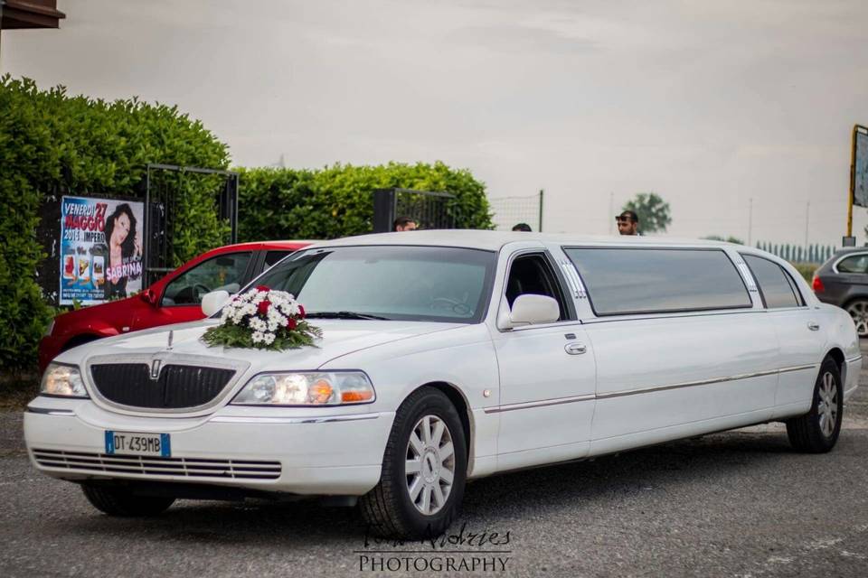 Limousine con fiori davanti