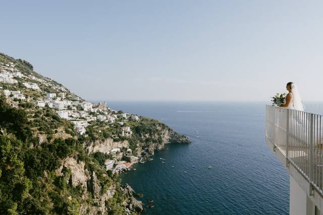 Sposa su terrazzo a Praiano
