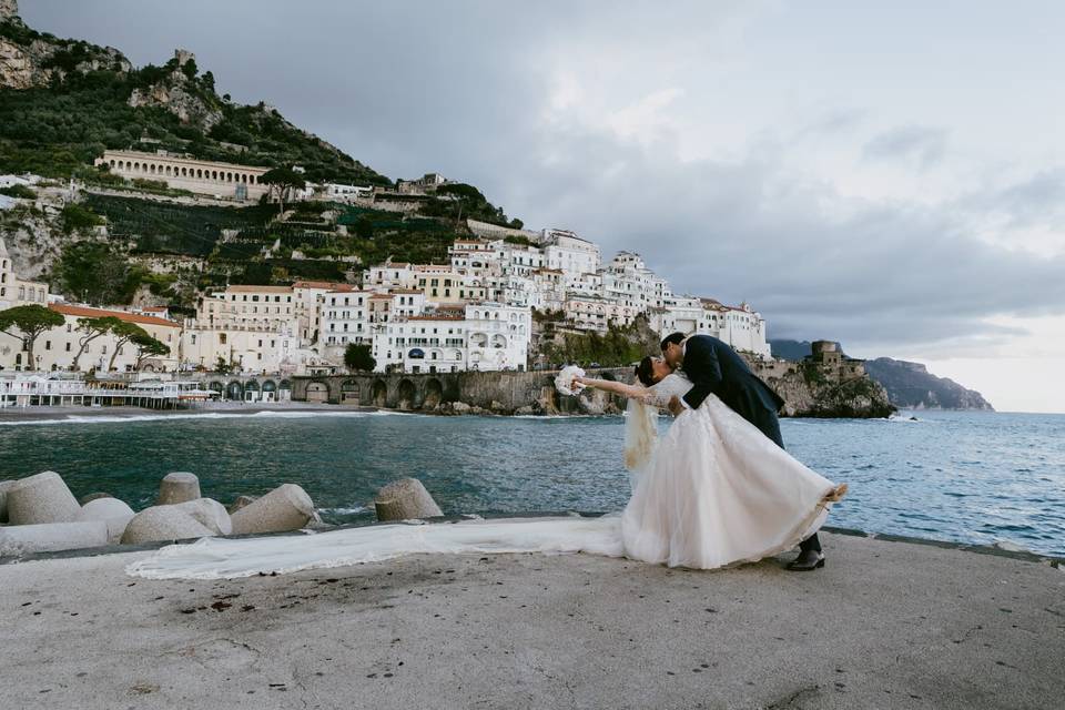 Sposi al molo di Amalfi