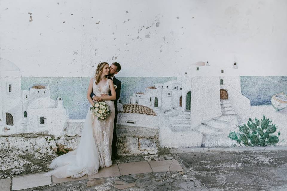 Sposi e murales in Puglia