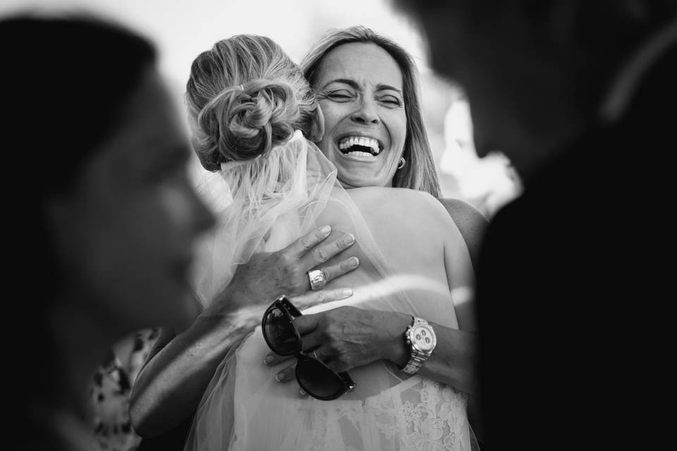 Abbraccio si auguri sposa