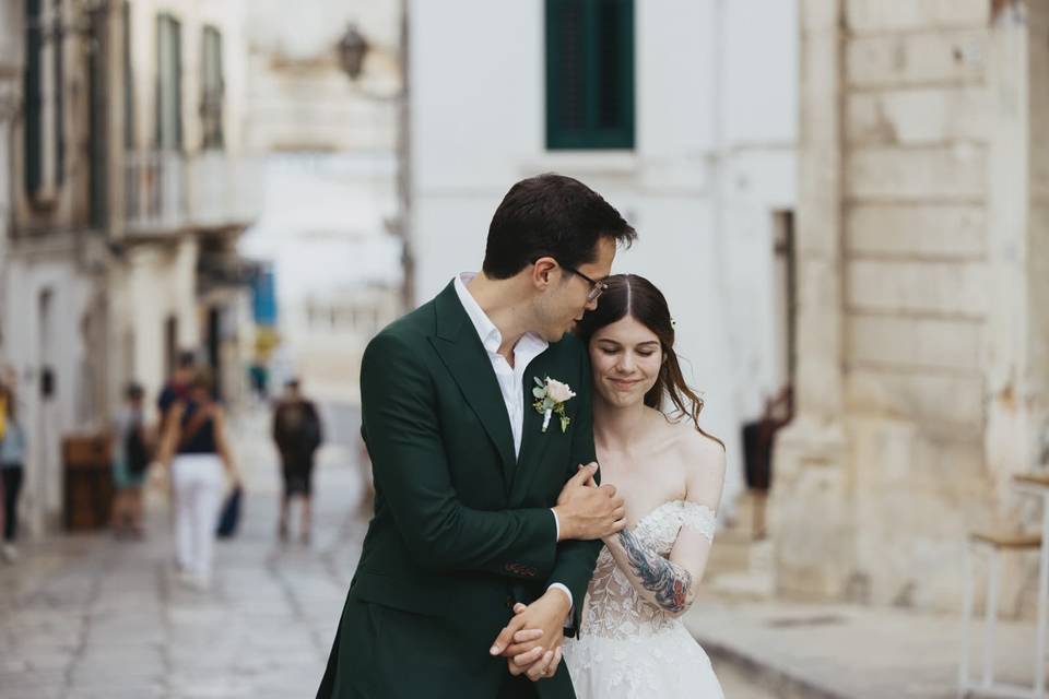 Sposi per le strade di Ostuni