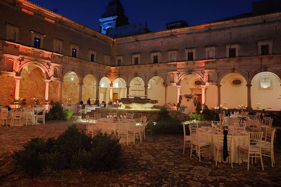 Torre campanara e chiostro