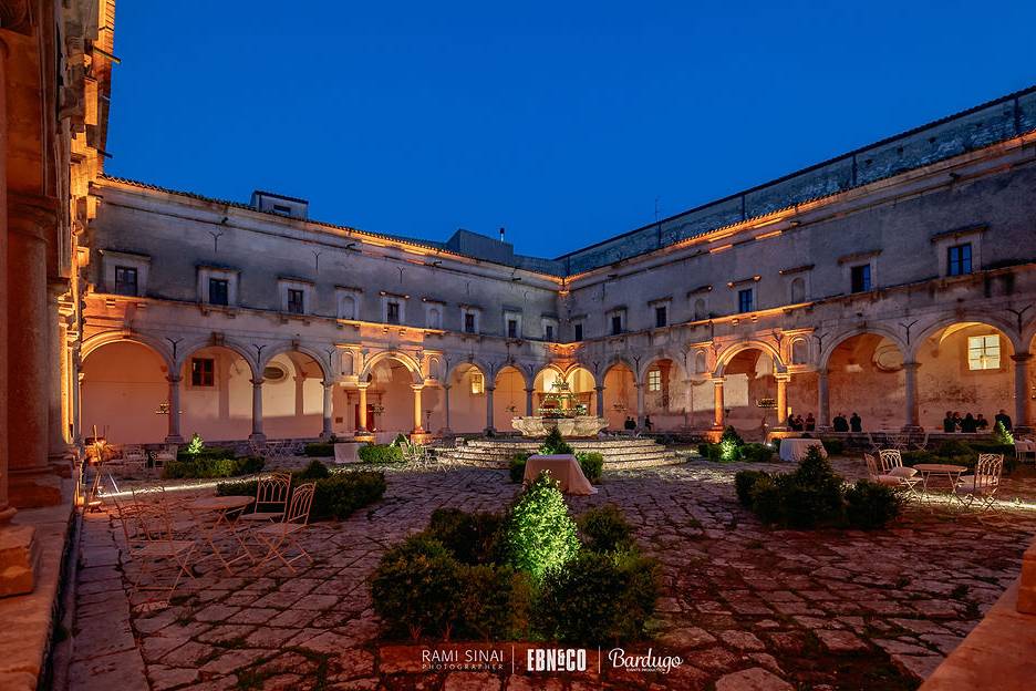 Chiostro col basolato + luci