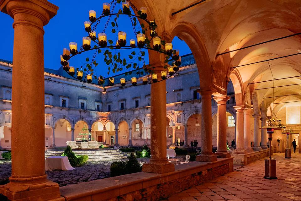 Portici chiostro con basolato
