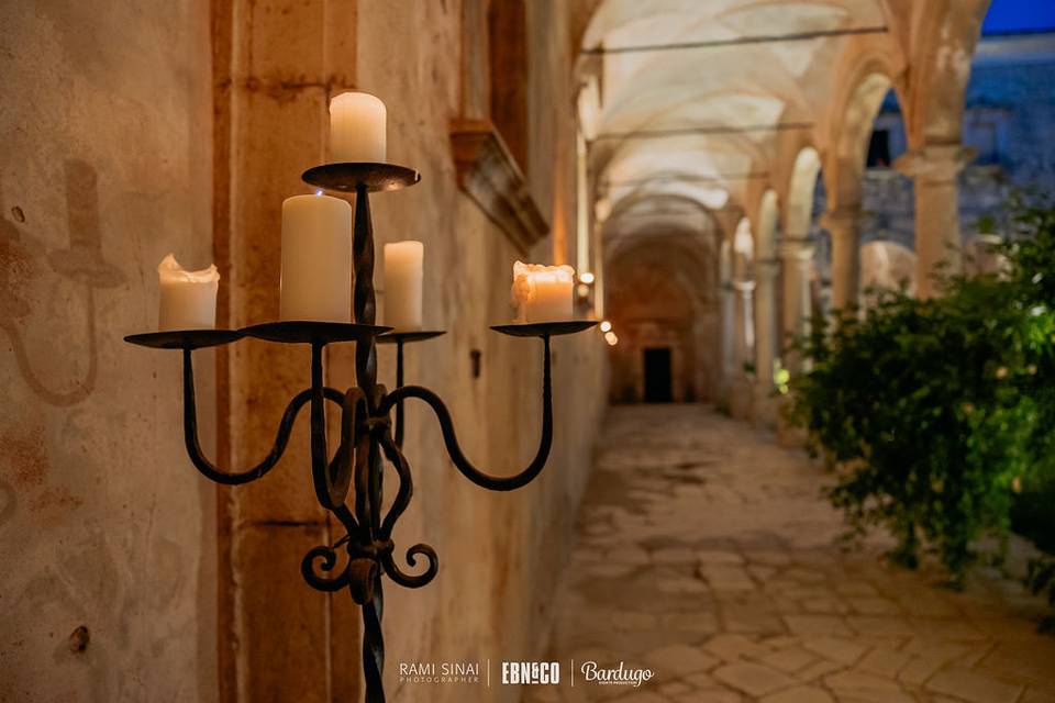 Particolare candelabri portici