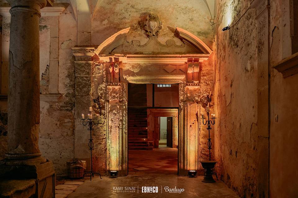 Portale illuminato scalone
